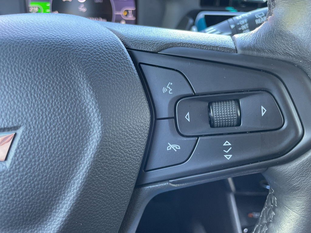 Used 2023 Chevrolet Bolt LT w/ Infotainment Package FWD image 23