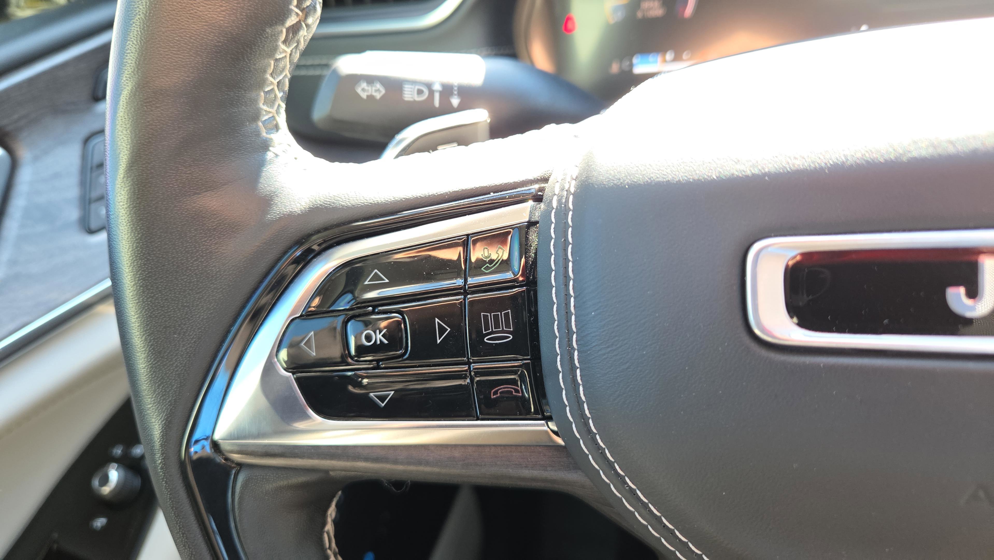 Used 2023 Jeep Grand Cherokee Overland w/ Adv Protech Group III image 19