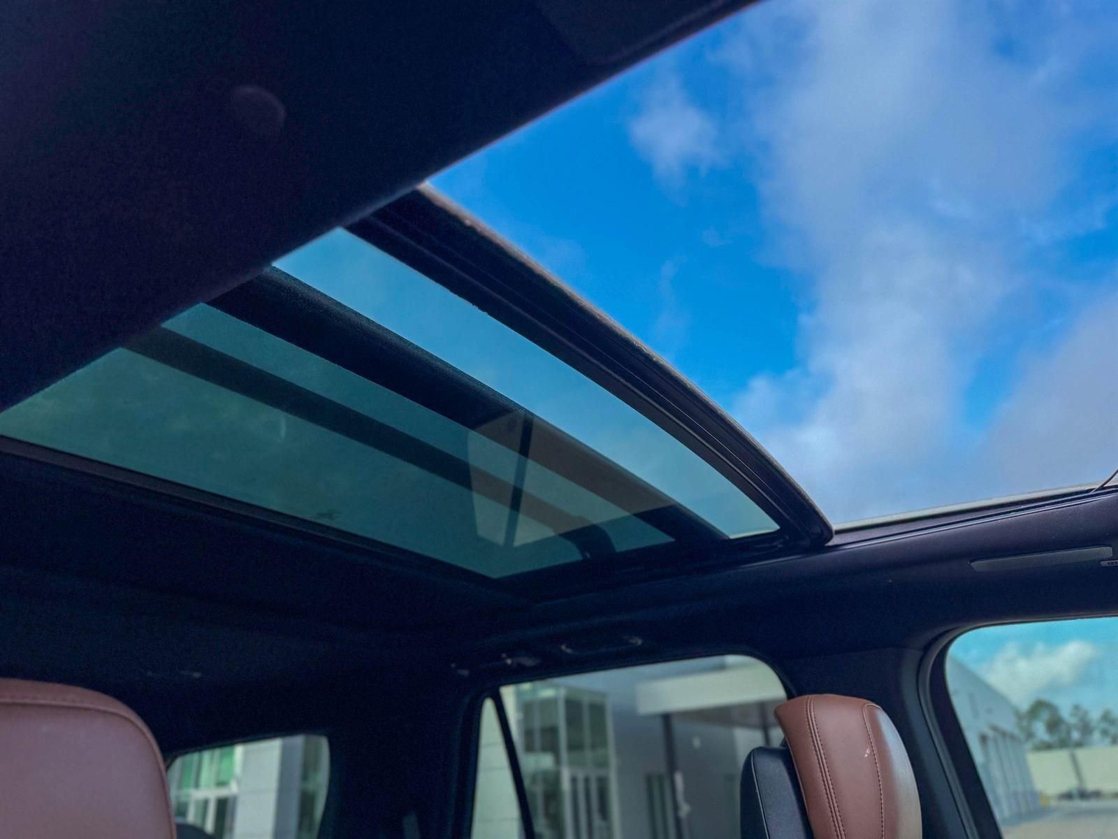 Used 2022 Lincoln Navigator Reserve image 11