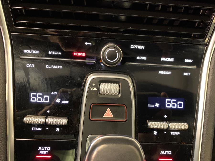 Used 2023 Porsche Panamera 4 Platinum Edition w/ Assistance Package image 35