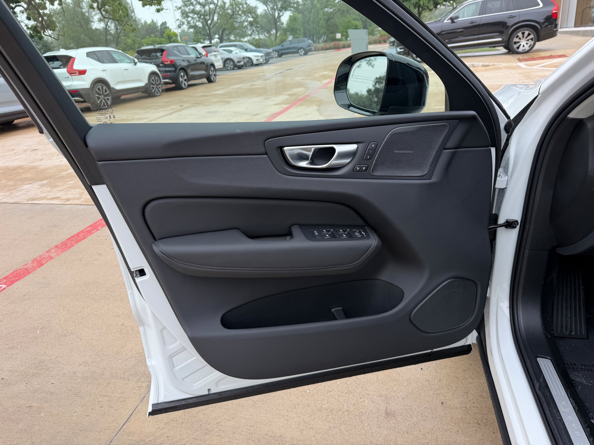 New 2026 Volvo XC60 T8 Plus w/ Protection Package Premier AWD/4WD image 17