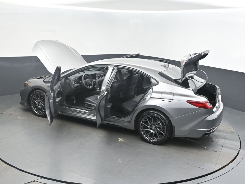 Used 2025 Toyota Camry XSE video 2