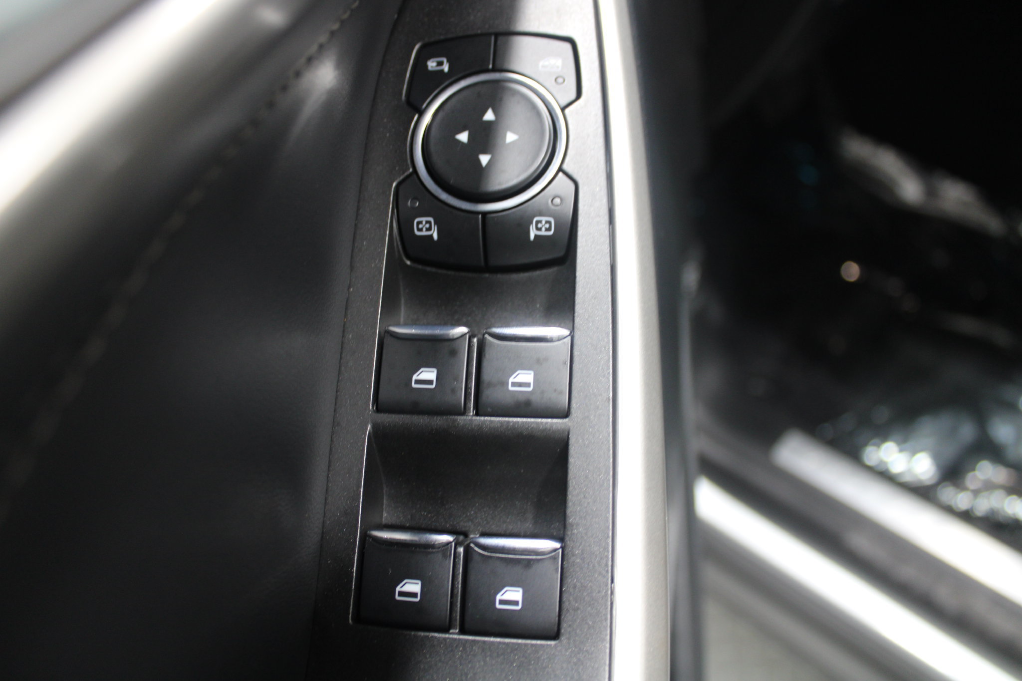 Used 2023 Ford Explorer Limited w/ Equipment Group 301A AWD/4WD image 39