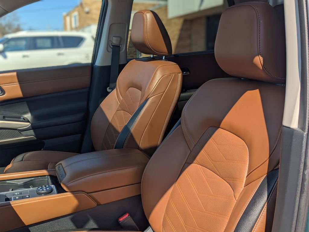 Used 2023 Nissan Pathfinder Platinum image 25