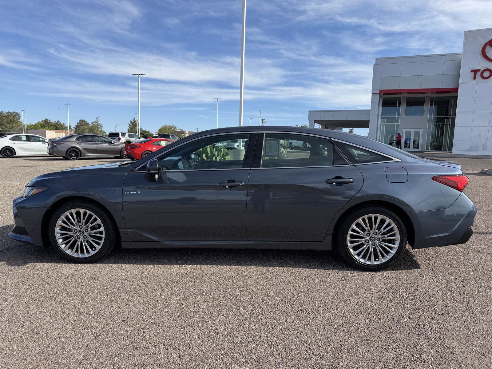 Used 2020 Toyota Avalon Limited w/ Advanced Safety Package FWD image 3