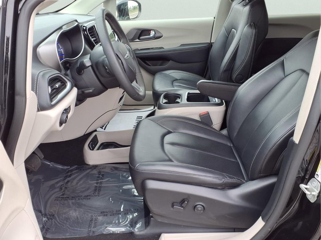 Used 2024 Chrysler Pacifica Limited FWD image 22