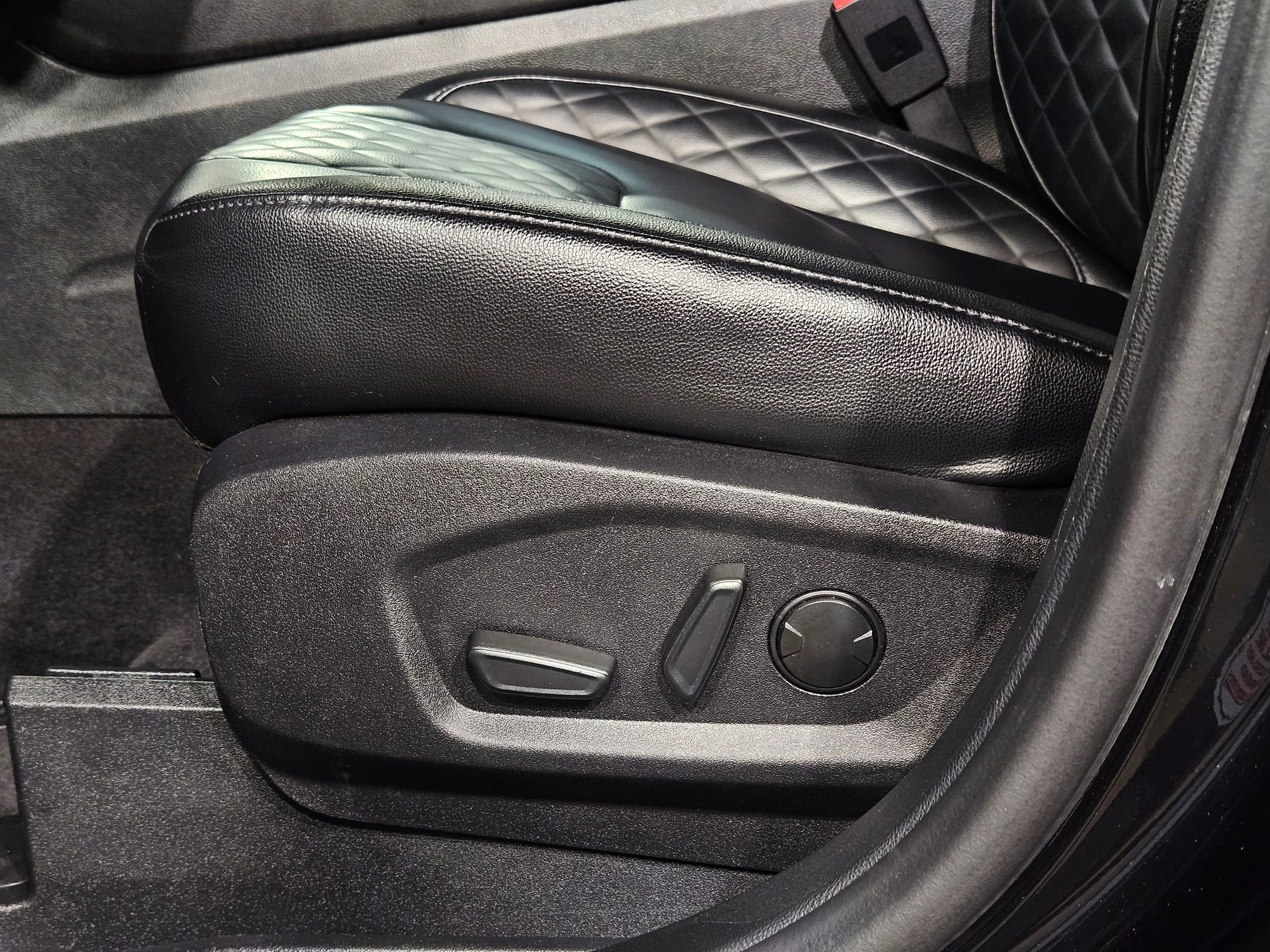 Used 2024 Ford Edge Titanium image 23