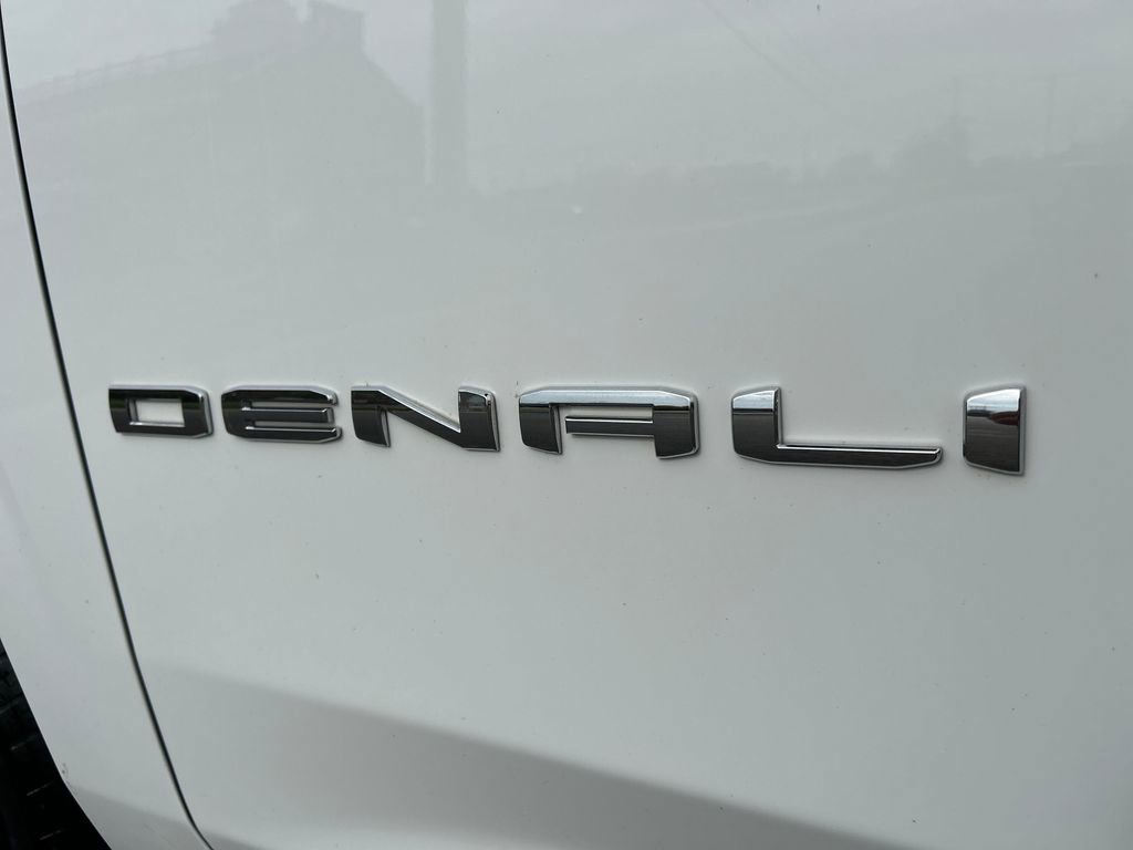 Certified 2024 GMC Yukon XL Denali image 11