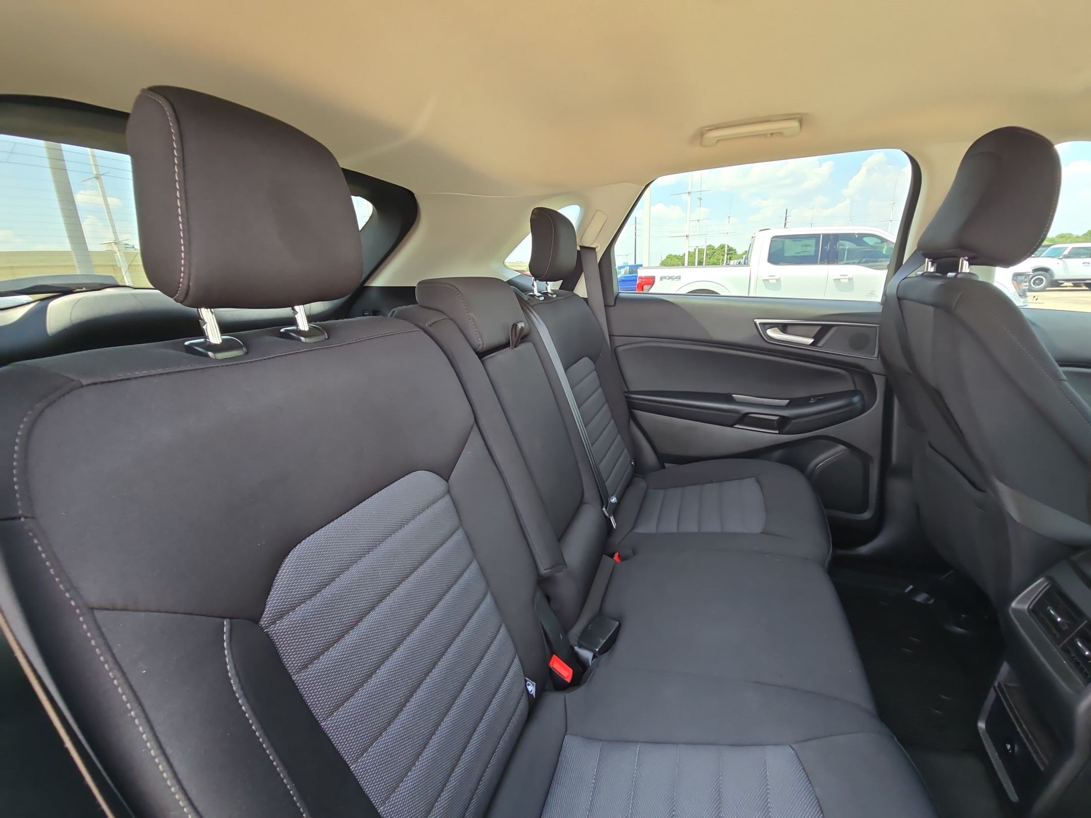 Used 2024 Ford Edge SE w/ Black Appearance Package AWD/4WD image 29