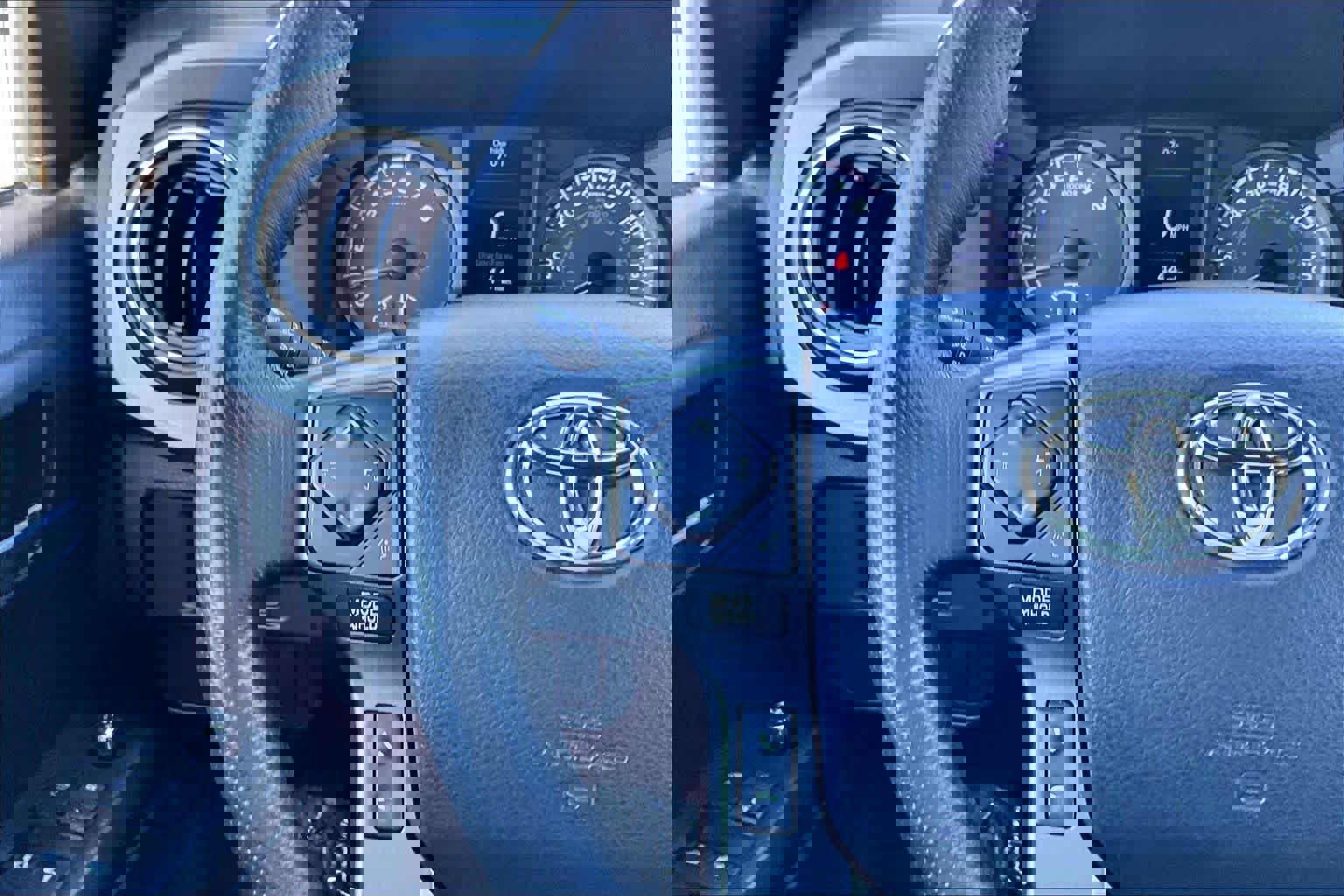 Used 2017 Toyota Tacoma TRD Sport w/ Tow Package (A/T) image 23