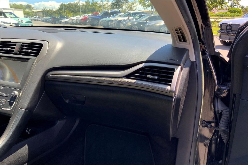 Used 2019 Ford Fusion SE image 14