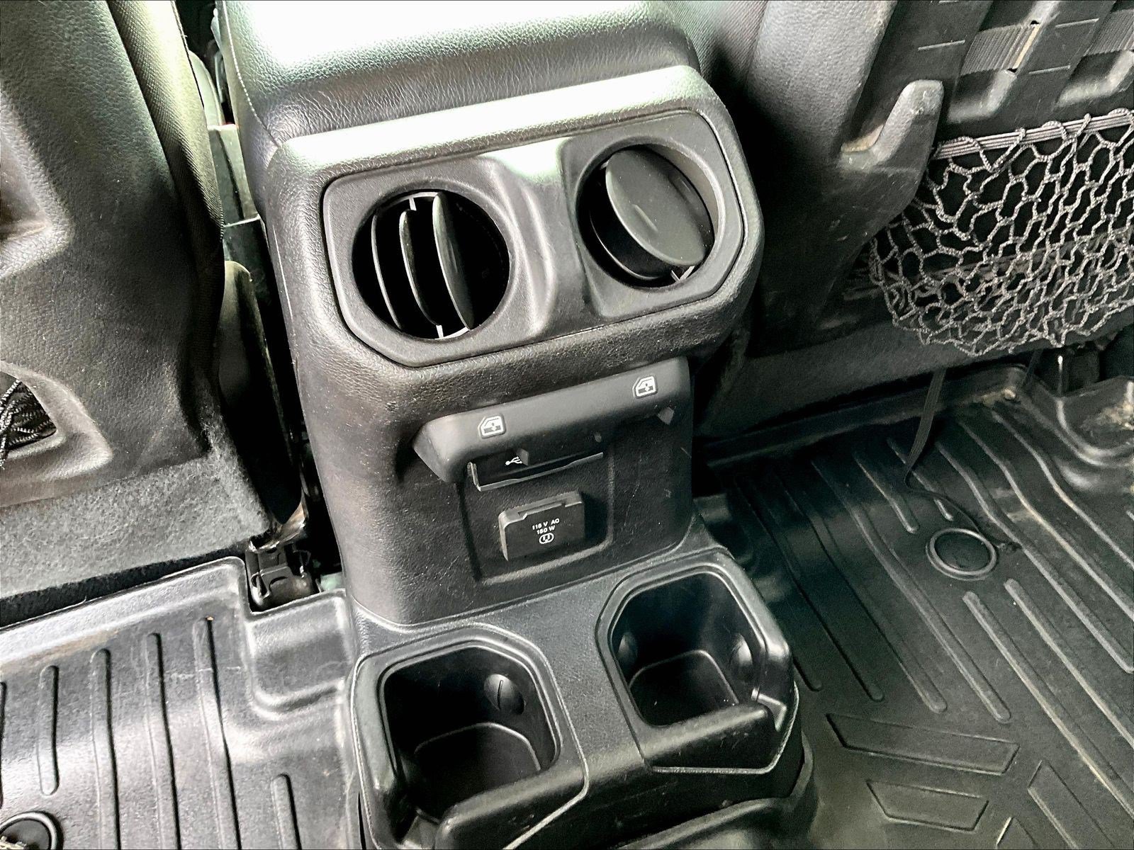 Used 2020 Jeep Wrangler Unlimited Rubicon w/ Cold Weather Group AWD/4WD image 10