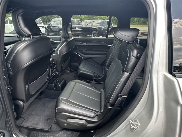 Used 2024 Jeep Grand Cherokee L Overland w/ Luxury Tech Group IV image 21