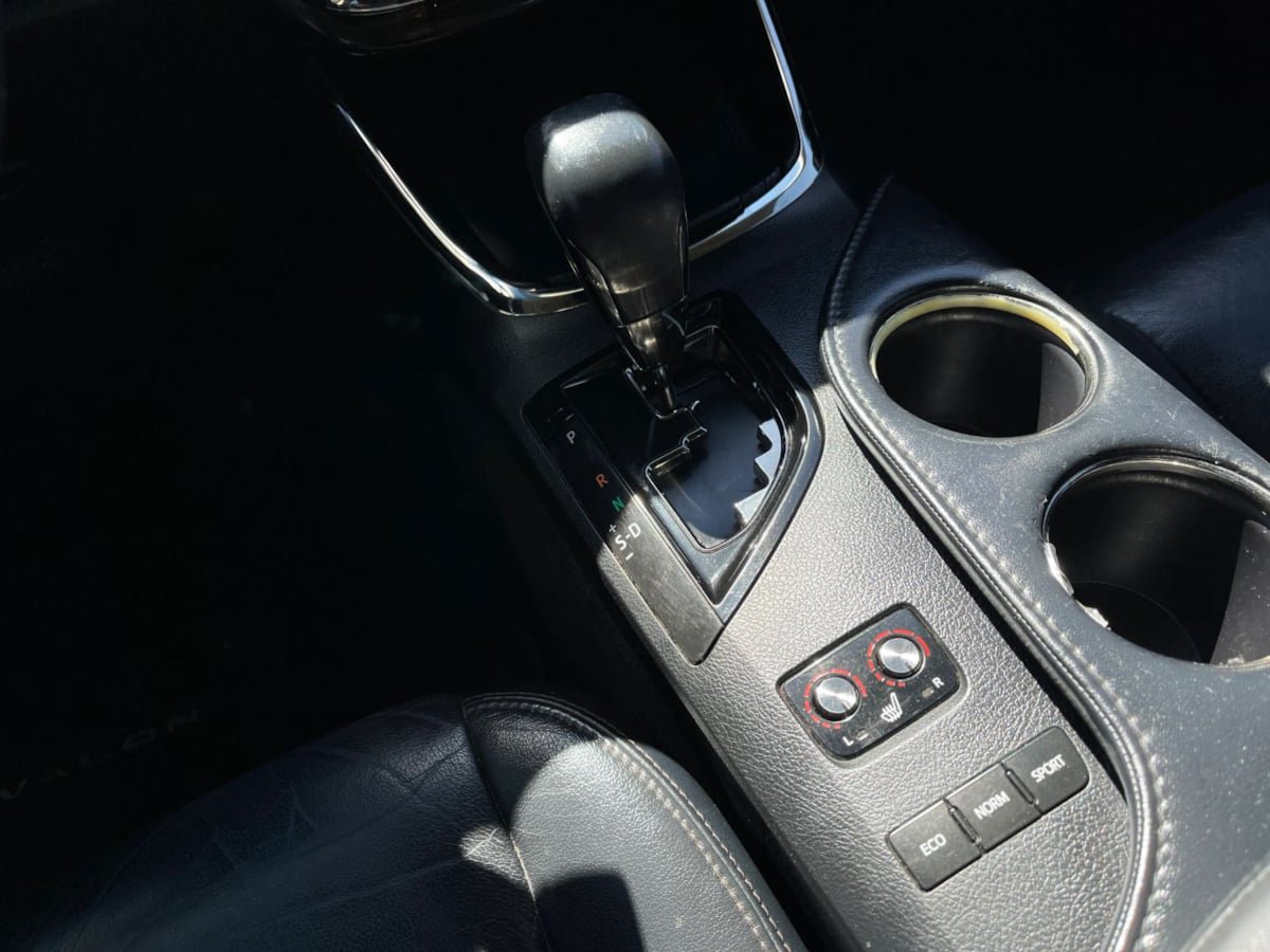 Used 2014 Toyota Avalon XLE Touring FWD image 31