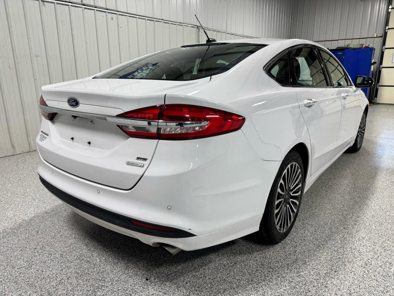 Used 2017 Ford Fusion SE w/ Fusion SE Technology Package image 6