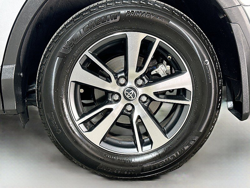 Used 2018 Toyota RAV4 XLE AWD/4WD image 30