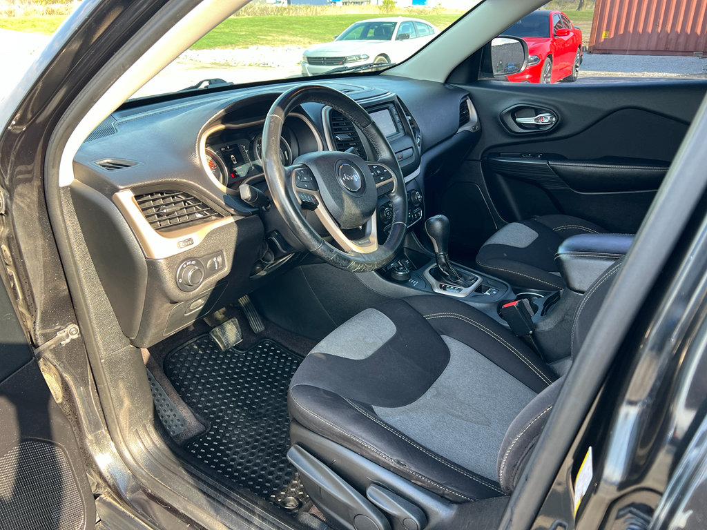 Used 2016 Jeep Cherokee Sport w/ Cold Weather Group image 11