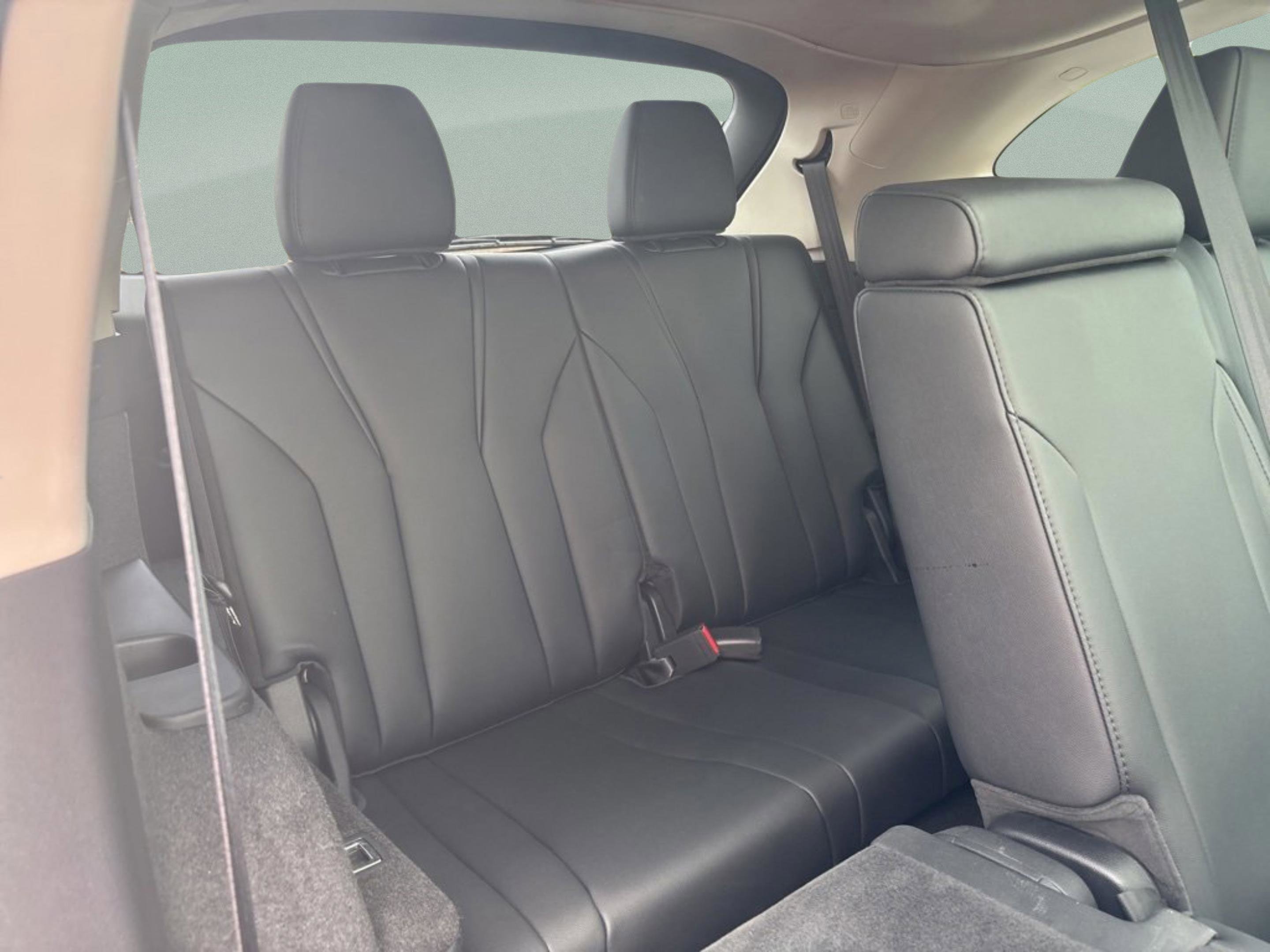 Used 2023 Acura MDX FWD image 30