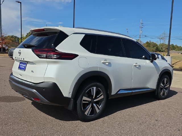 Used 2022 Nissan Rogue SL w/ SL Premium Package FWD image 3