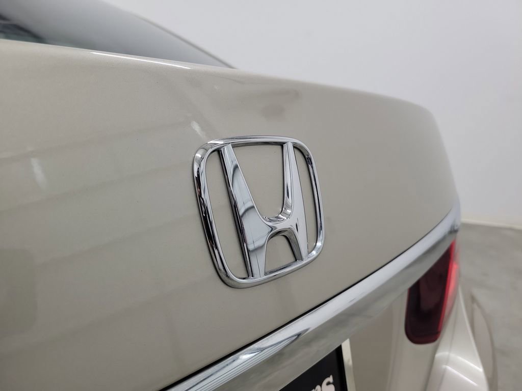 Used 2017 Honda Accord EX image 8