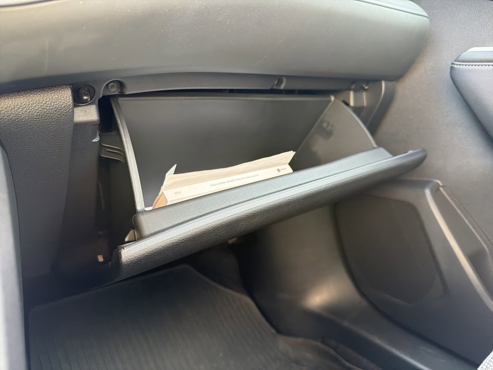 Used 2024 Toyota Highlander LE image 76