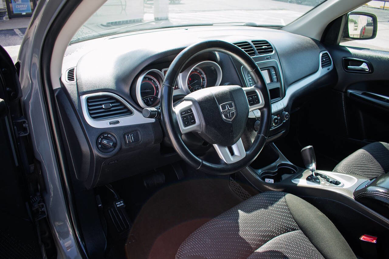 Used 2019 Dodge Journey SE w/ Connectivity Group FWD image 17