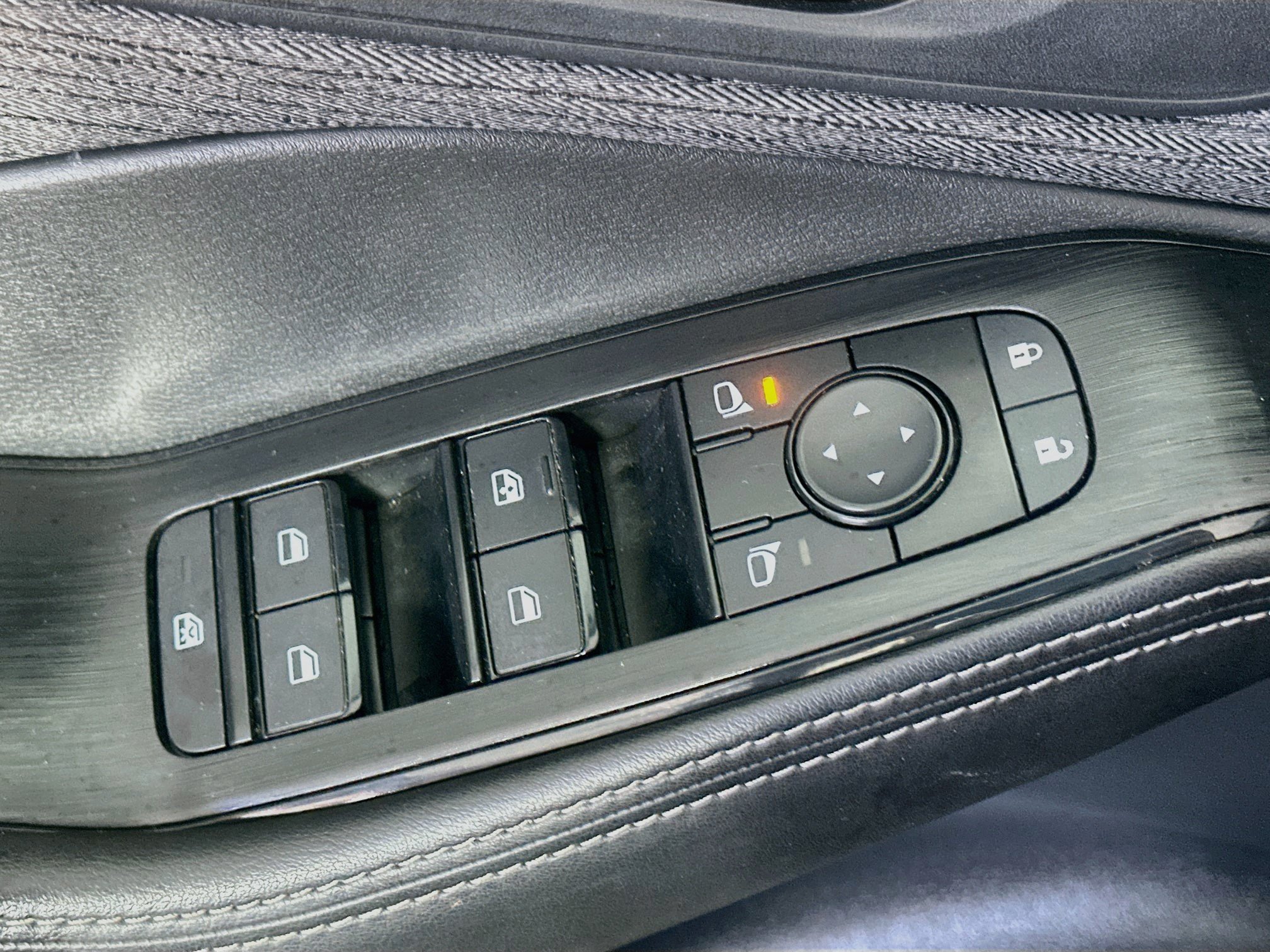 Used 2023 Nissan Rogue SV FWD image 15