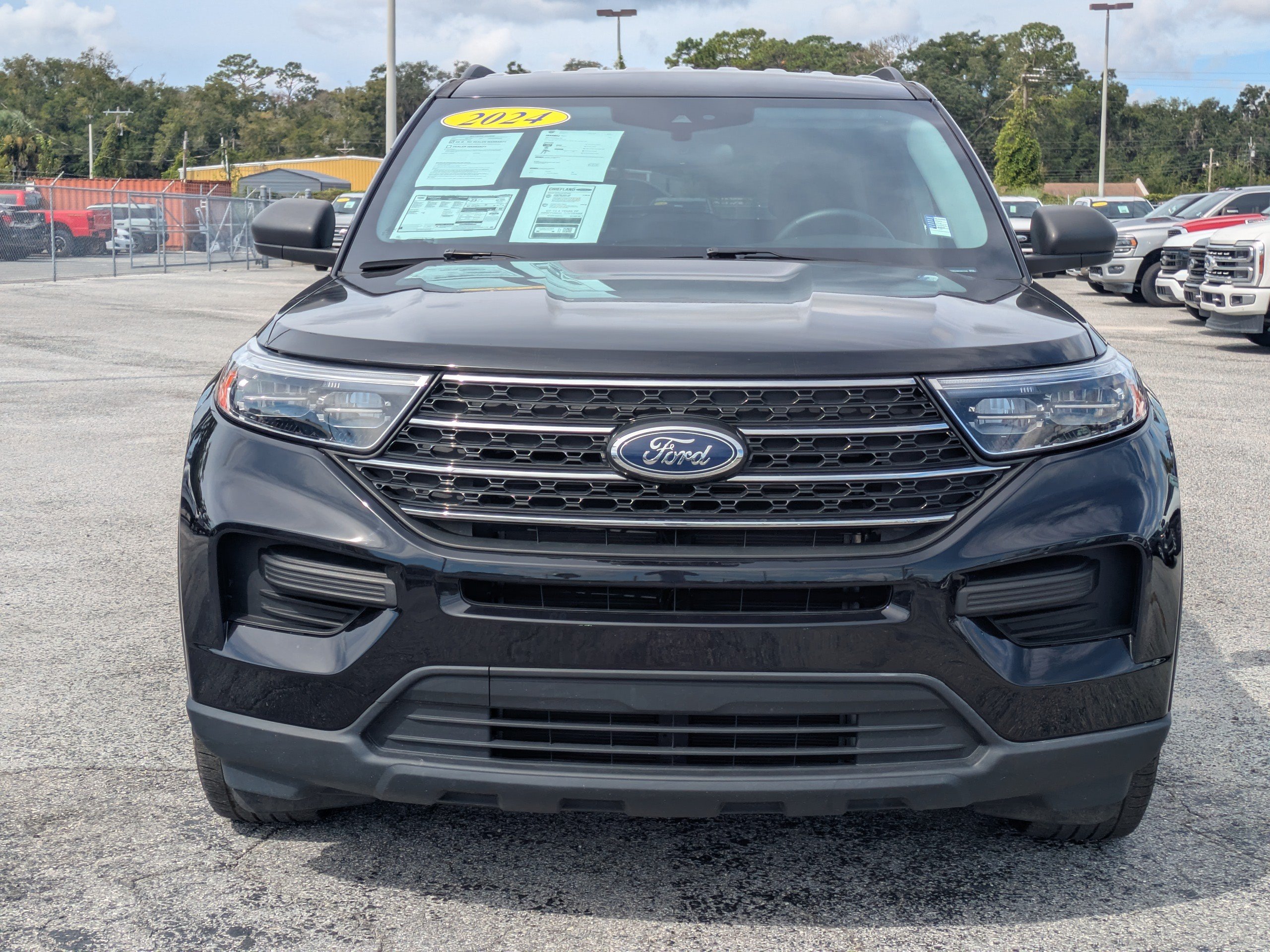 Used 2024 Ford Explorer XLT AWD/4WD image 9