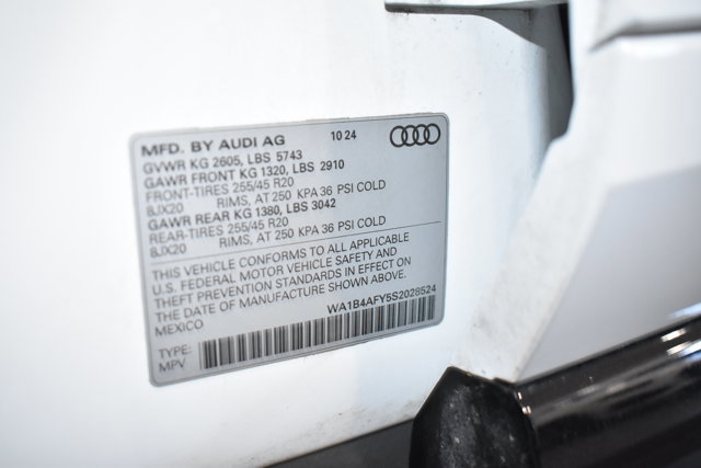 Used 2025 Audi SQ5 Premium Plus w/ Premium Plus Package image 41