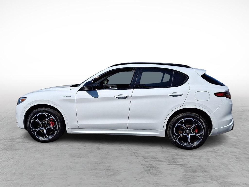 Used 2023 Alfa Romeo Stelvio Veloce AWD/4WD image 2