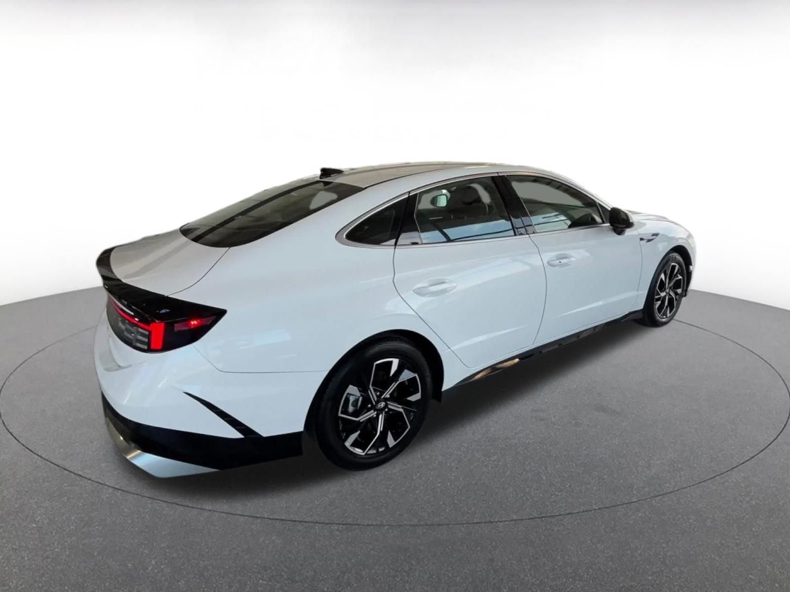 Used 2025 Hyundai Sonata SEL FWD image 15