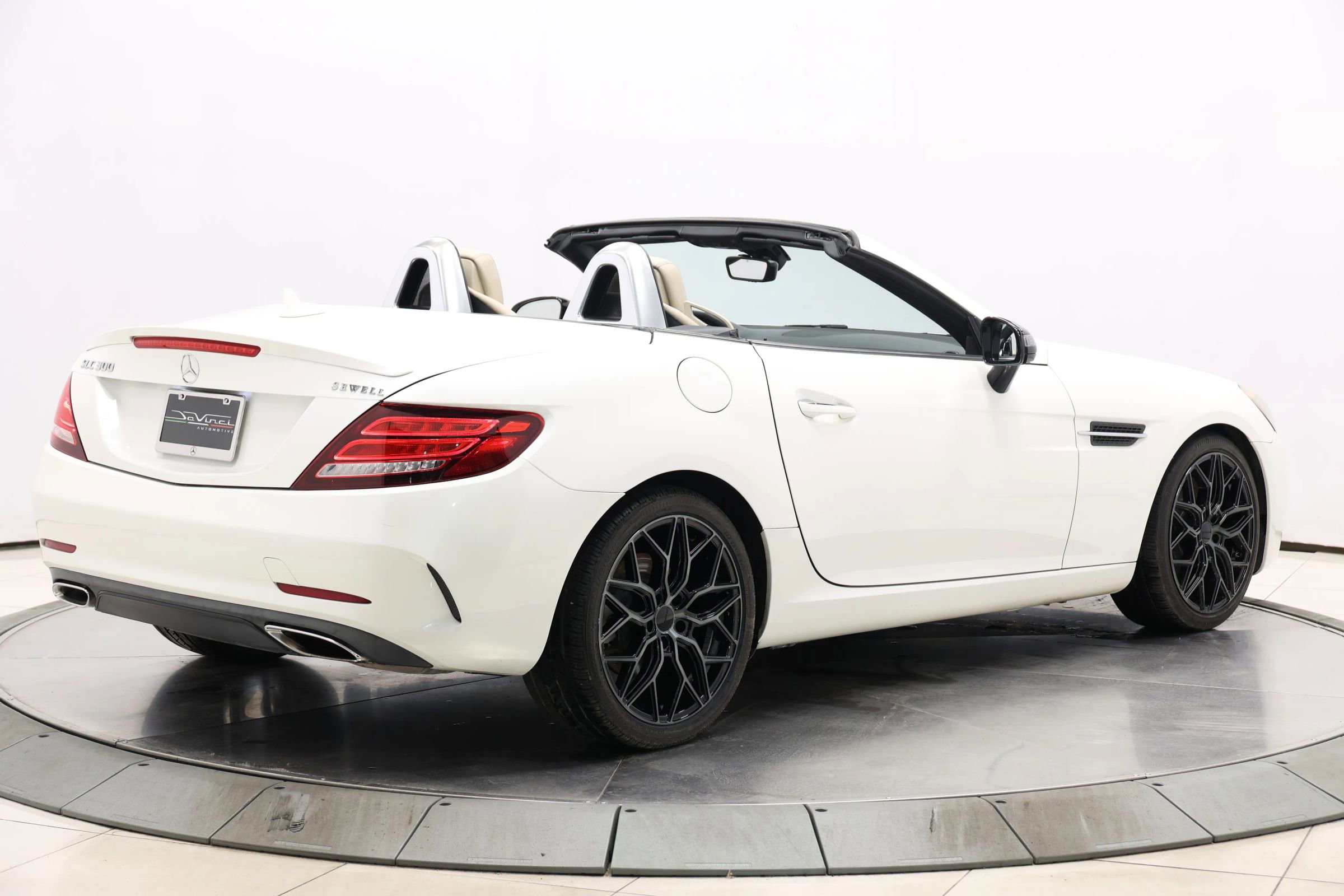 Used 2018 Mercedes-Benz SLC 300 image 4