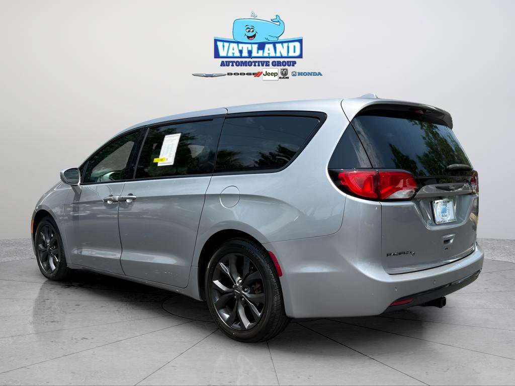Used 2018 Chrysler Pacifica Touring Plus w/ S Appearance Package FWD image 3