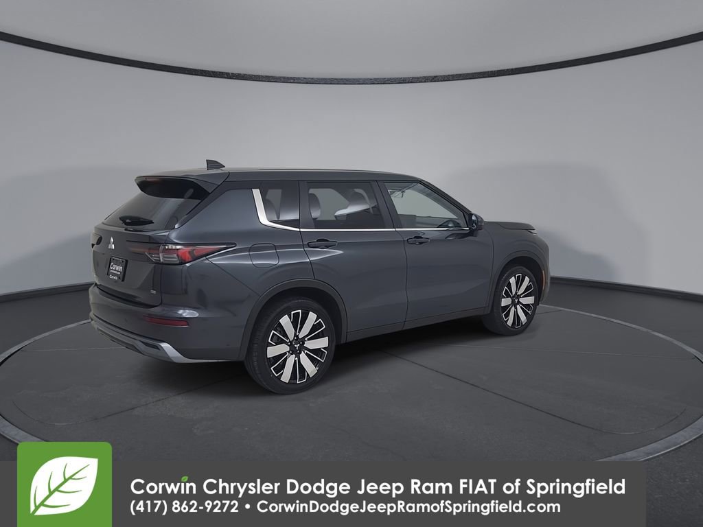 Used 2025 Mitsubishi Outlander SE image 15