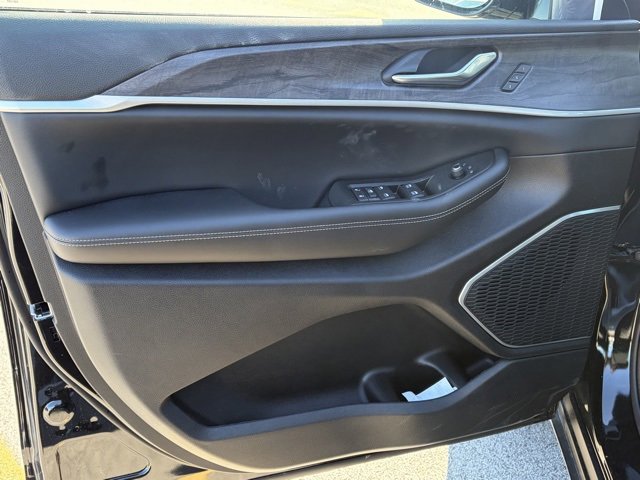 New 2026 Jeep Grand Cherokee Limited image 12