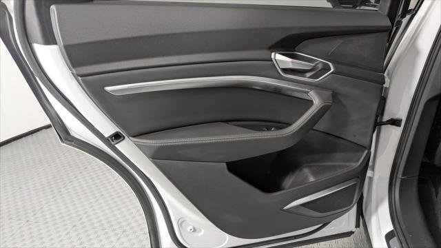 Used 2021 Audi e-tron Premium Plus w/ Premium Plus Package image 17