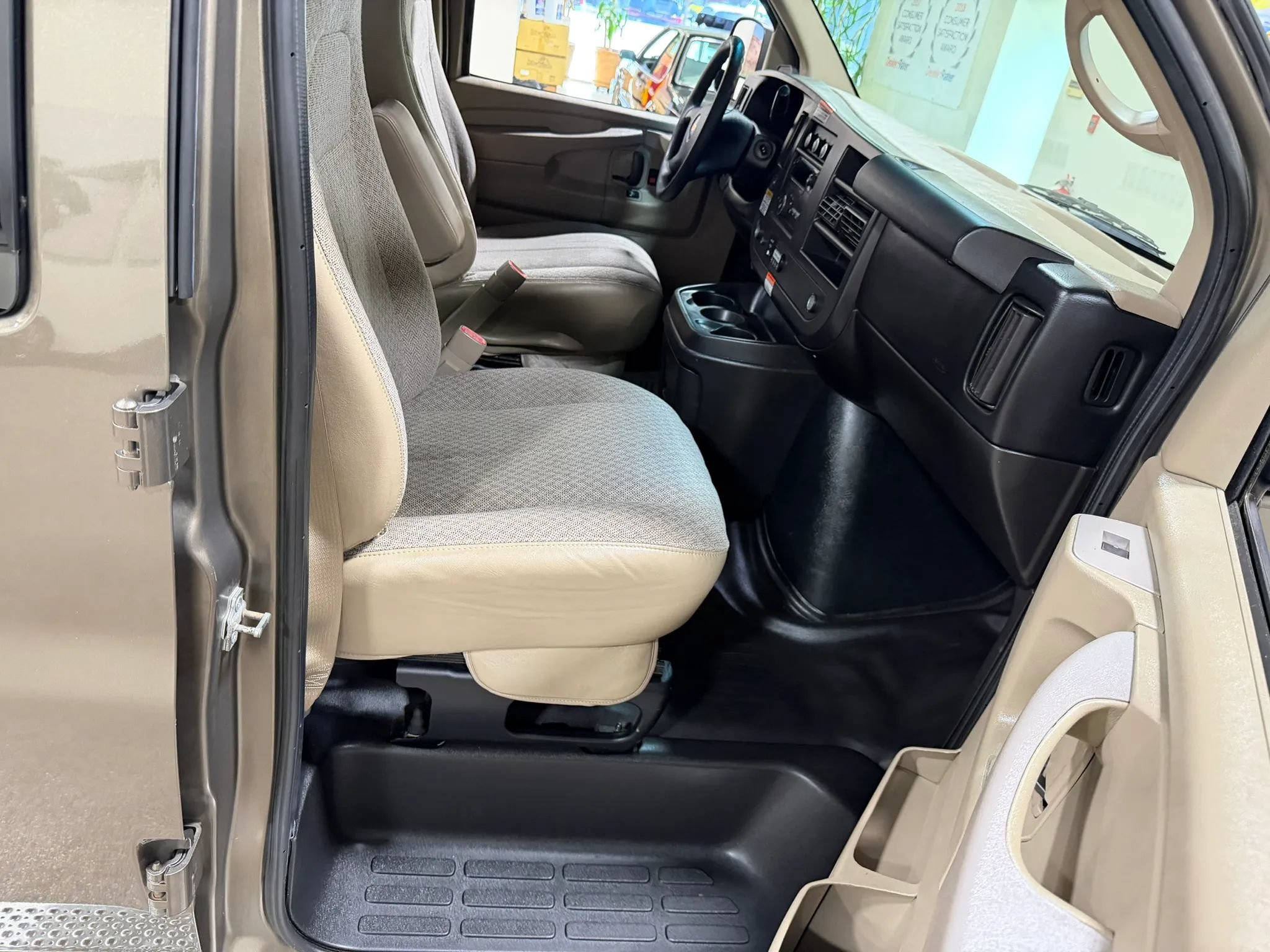 Used 2014 Chevrolet Express 3500 LT w/ LT Preferred Equipment Group RWD image 26