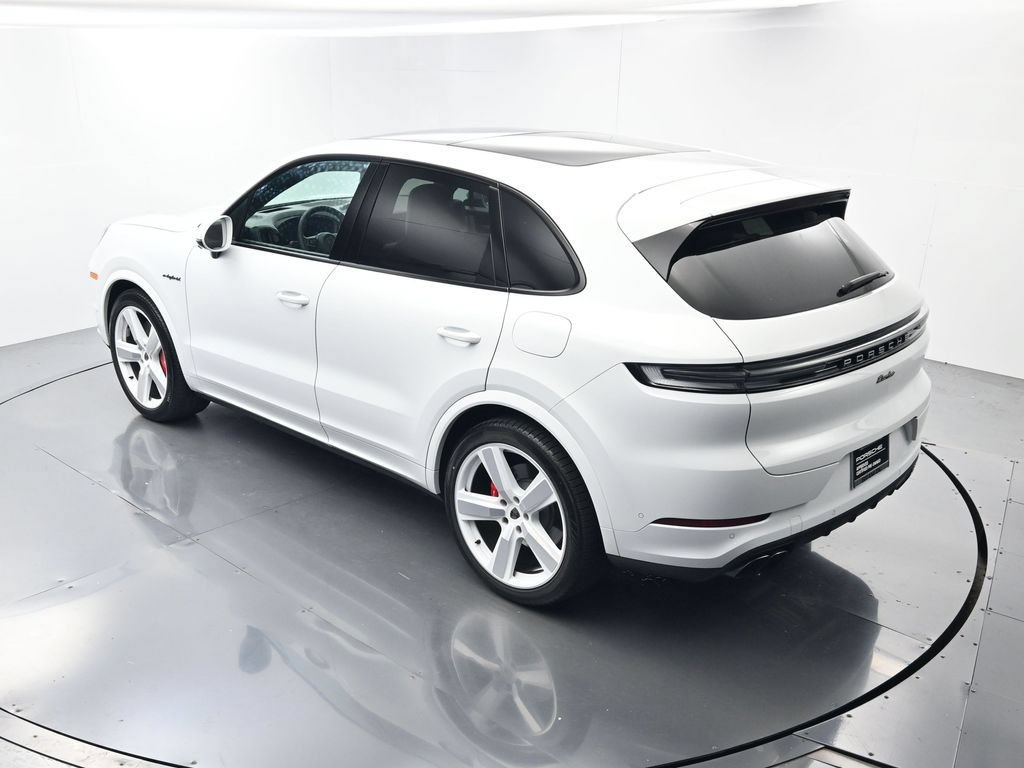 Certified 2025 Porsche Cayenne Turbo AWD/4WD image 38