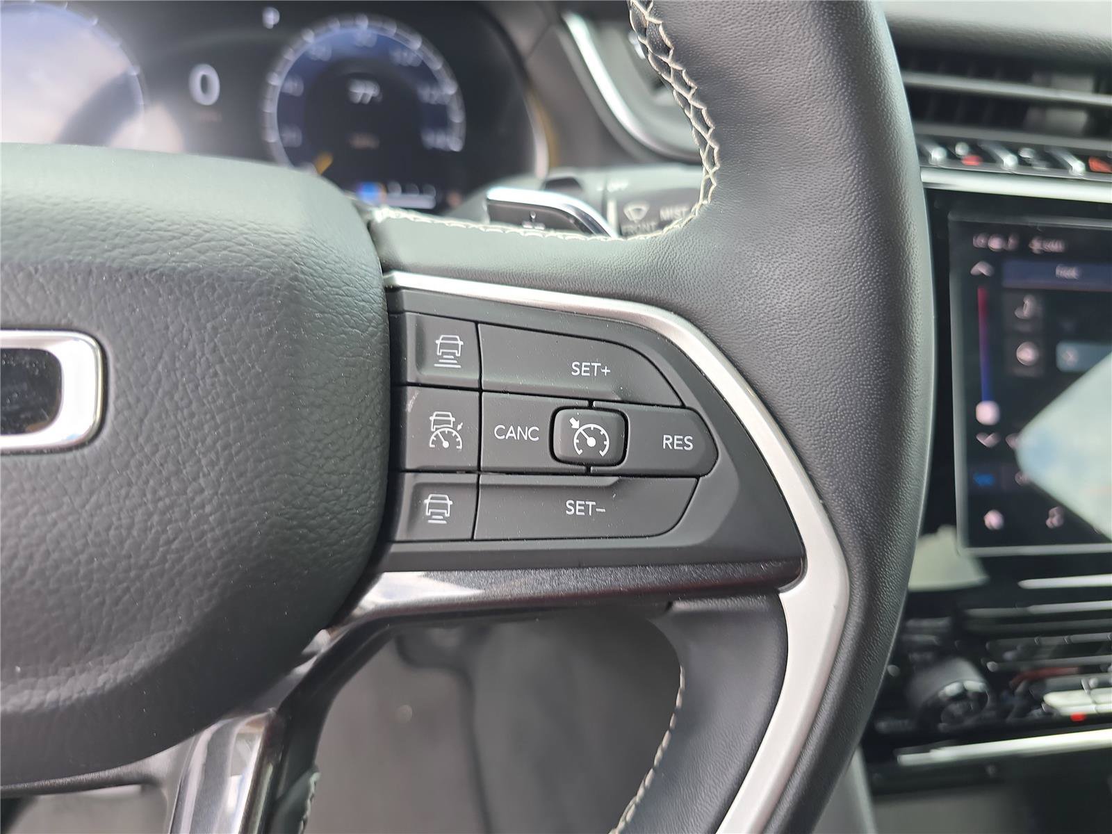 Used 2022 Jeep Grand Cherokee L Laredo AWD/4WD image 30