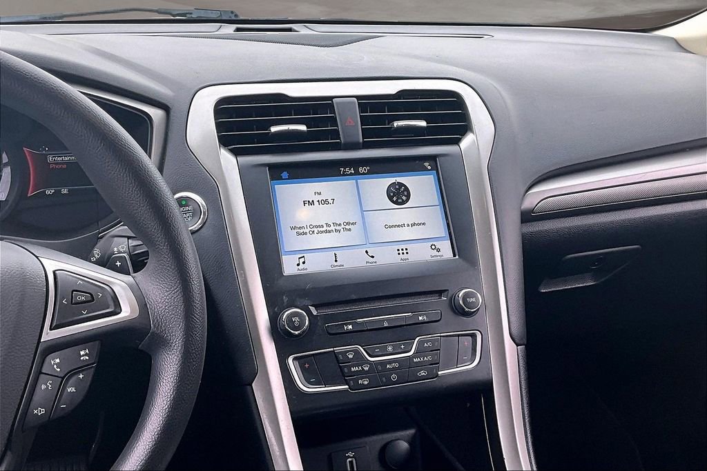 Used 2018 Ford Fusion SE w/ Fusion SE Technology Package image 9