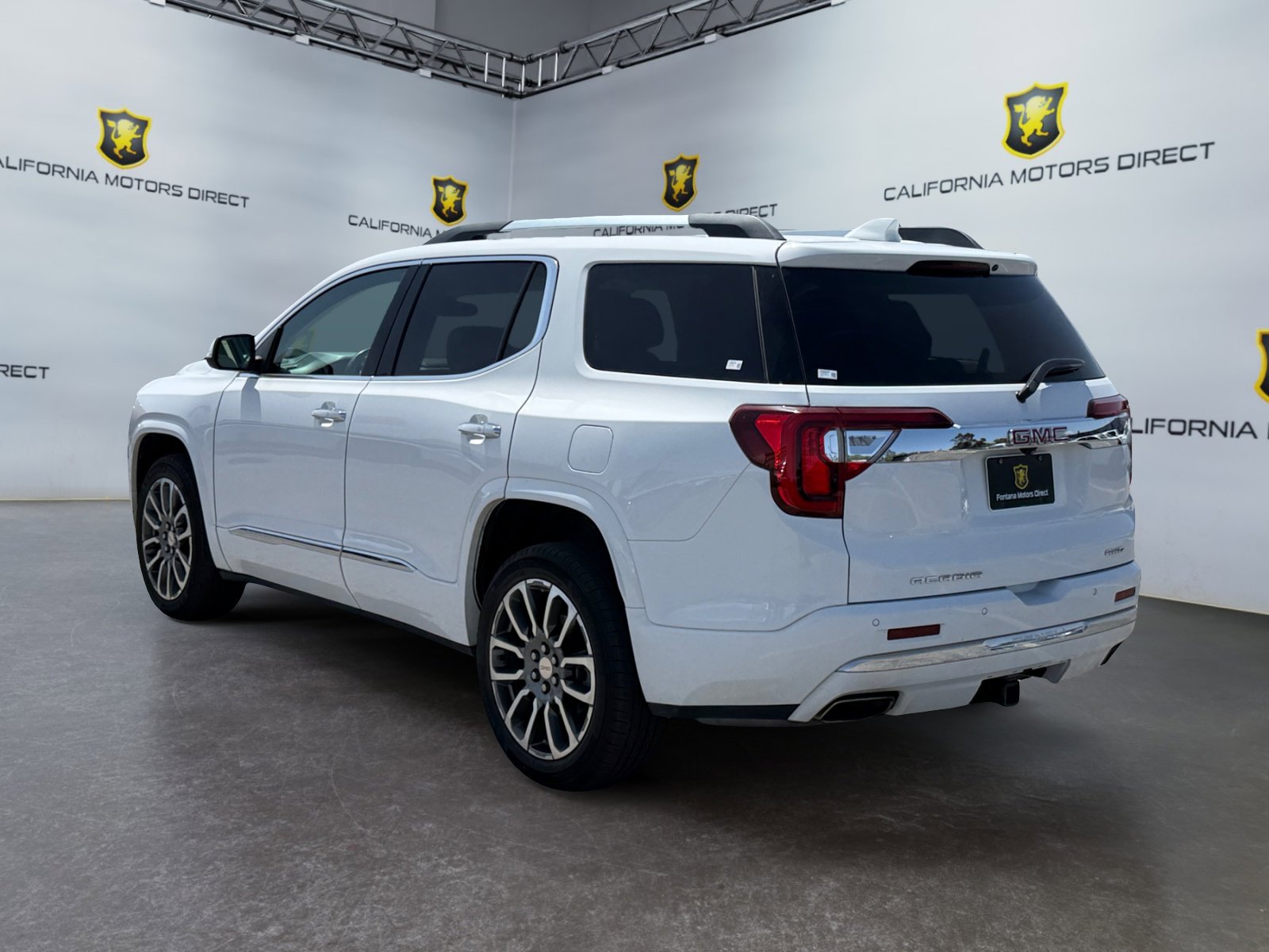 Used 2023 GMC Acadia Denali AWD/4WD image 3