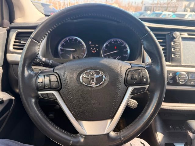 Used 2018 Toyota Highlander SE image 13