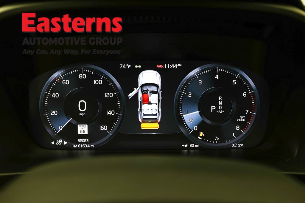 Used 2021 Volvo XC40 T4 Inscription FWD image 17