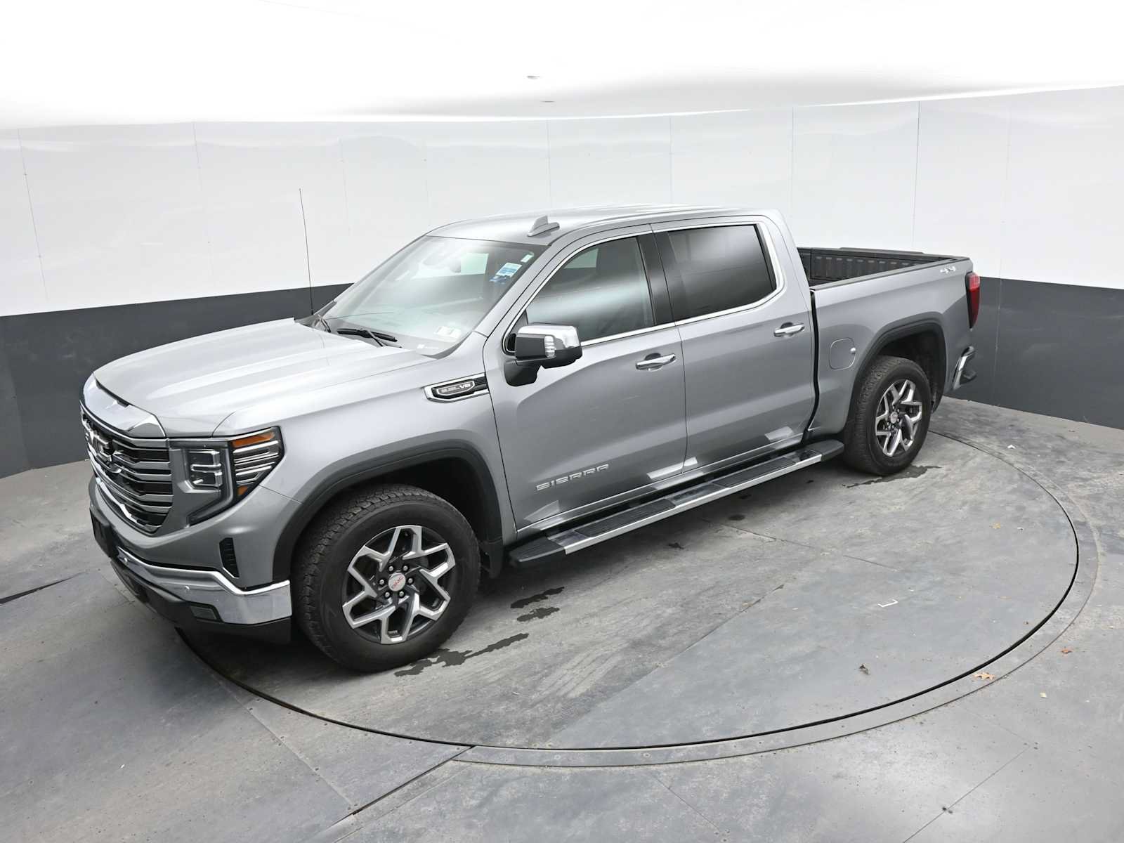 Used 2024 GMC Sierra 1500 SLT w/ SLT Premium Plus Package AWD/4WD image 15