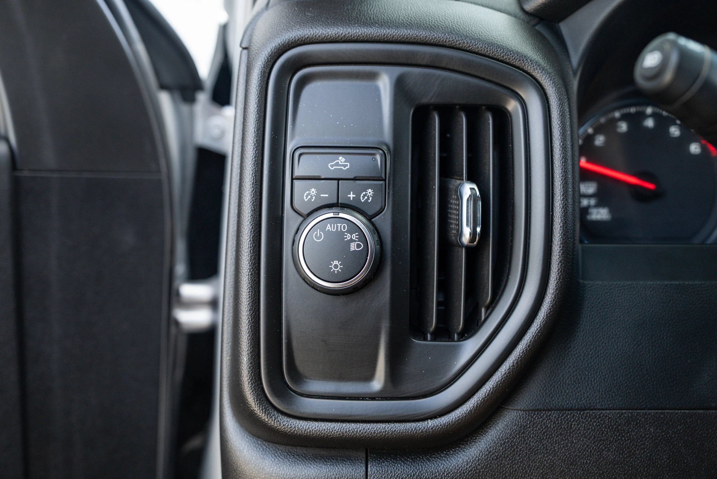 Used 2022 Chevrolet Silverado 1500 Custom RWD image 30