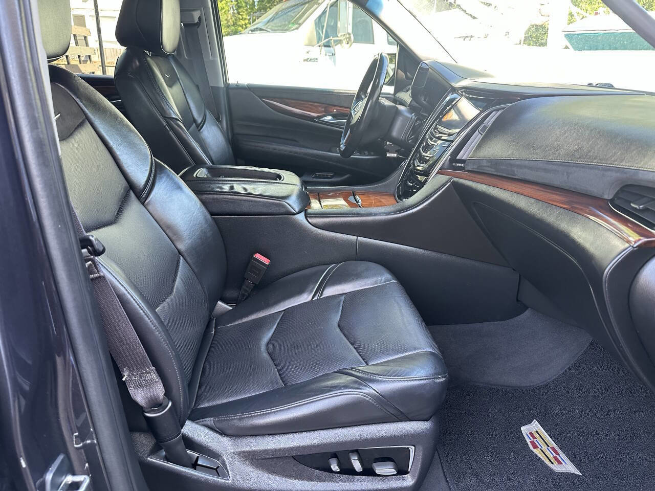 Used 2015 Cadillac Escalade ESV Luxury AWD/4WD image 13
