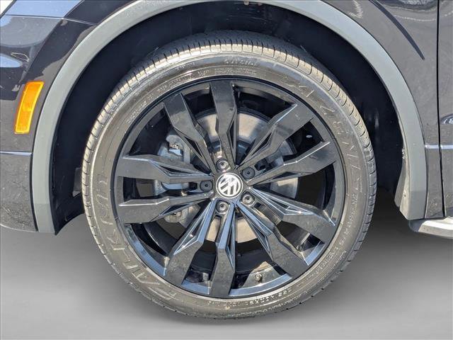 Used 2020 Volkswagen Tiguan SE R-Line FWD image 27