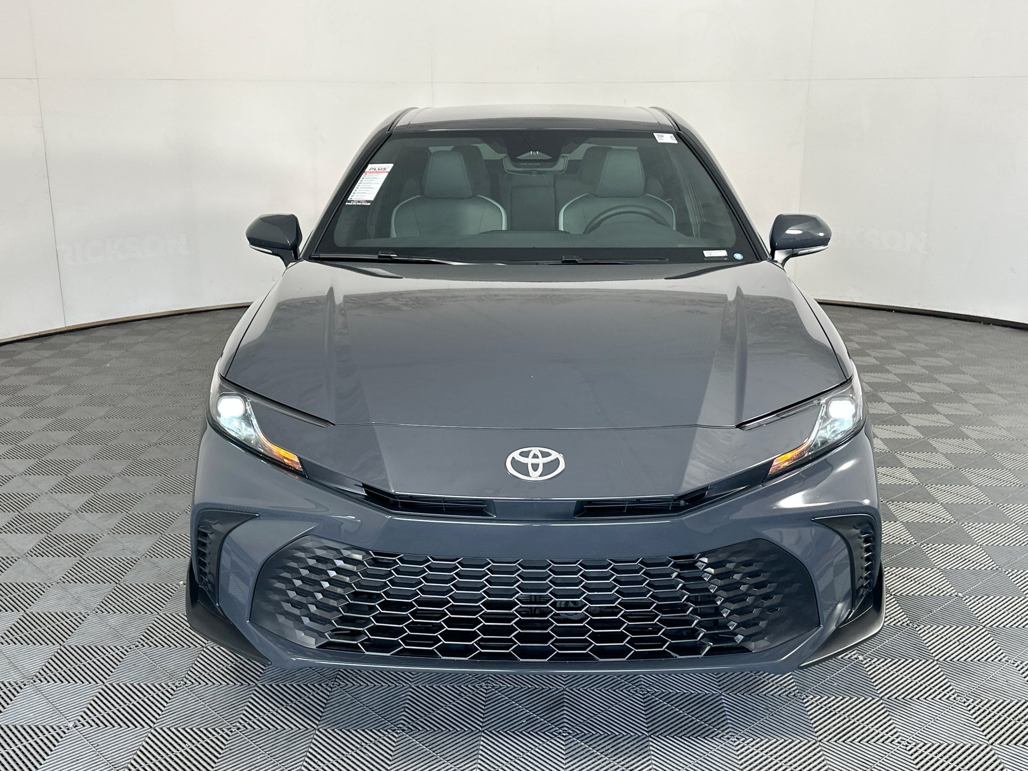 Used 2025 Toyota Camry SE FWD image 8
