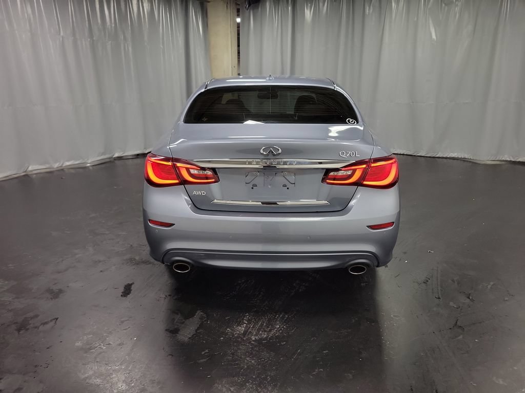 Used 2017 INFINITI Q70 L 3.7 AWD/4WD image 8