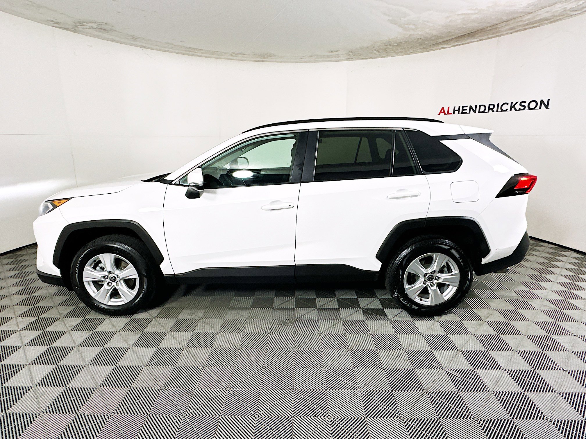 Used 2021 Toyota RAV4 XLE image 6